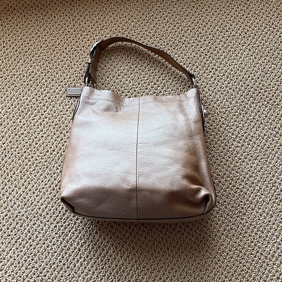 Coach Pearlized Tan leather bag with beautiful hardware - Picture 12 of 13